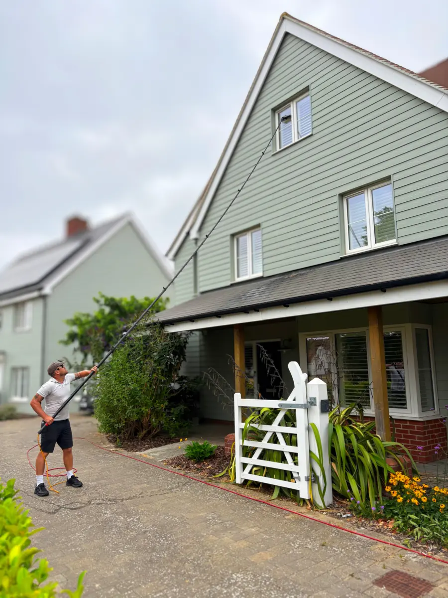 Domestic reach-and-wash window cleaning
